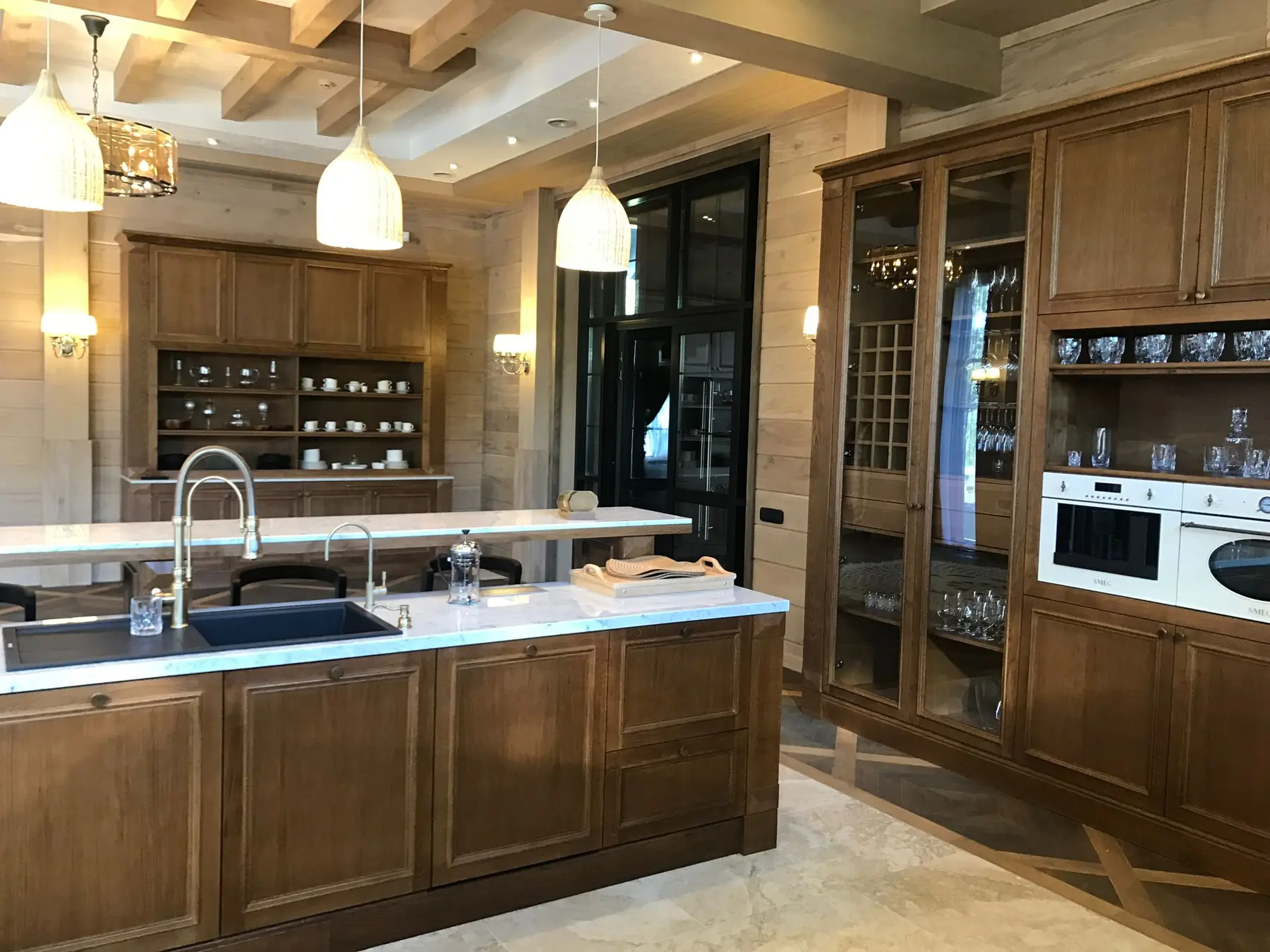 Cocina clásica terminada con isla central